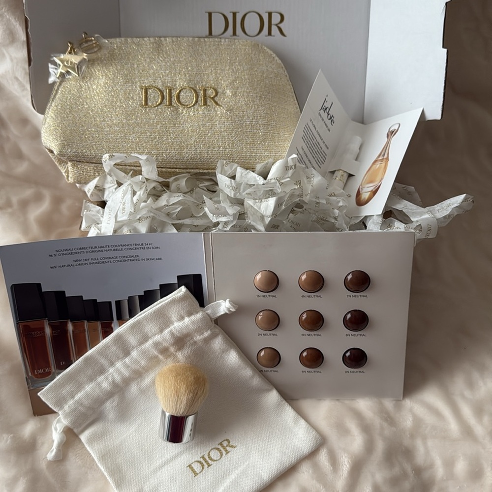 DIOR 5pc bundle - Gold Cosmetic Bag with DIOR kabuki brush and samples